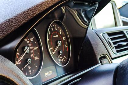 Mejorar algunos hábitos al conducir permite generar ahorros en el consumo de combustible