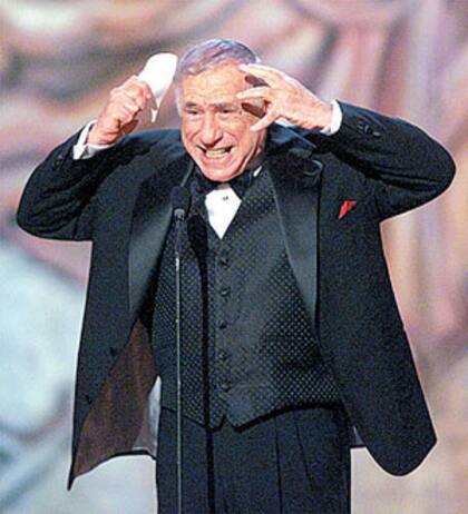 Mel Brooks cuando recibió un Tony a la mejor banda musical por Los productores