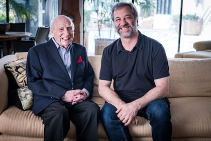 Mel Brooks y Judd Apatow, uno de los directores del documental