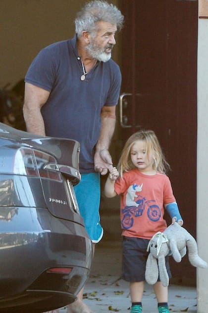 Mel Gibson y Lars, su noveno hijo, algunos años atrás