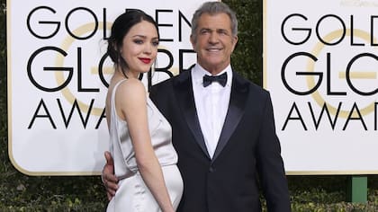 Mel Gibson y su novia recibieron la llegada del primer hijo de la pareja