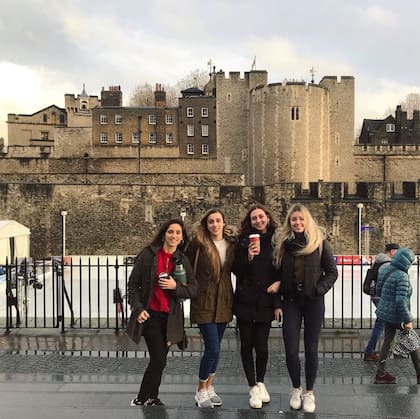 Melania Geymonat y amigas