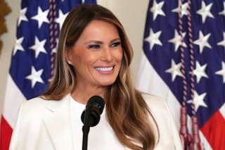 Melania Trump invita a estudiantes a participar en concurso nacional de IA