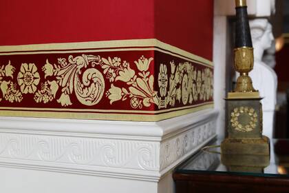 Melania Trump renovó la pared de la Sala Roja en la Casa Blanca