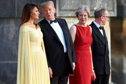 Melania, Trump, Theresa May y su marido asistieron hoy a una gala