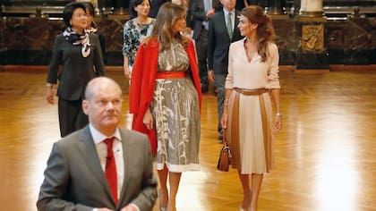Melania Trump y Juliana Awada conversaron durante la recorrida de la Alcaldía local