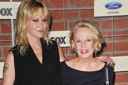 Melanie Griffith junto a su madre, Tippi Hedren, en un evento años atrás