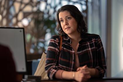 Melanie Lynskey como Shauna en la serie