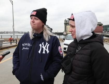 Melissa Bos y Melissa Maertem, una pareja de turistas holandesas, presenciaron la última foto de la familia Escobar antes del despegue