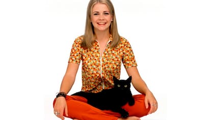 Sabrina, la bruja adolescente, con Salem, su gato negro
