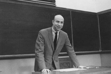 Melvin Kranzberg en la década de 1960; cuando fundó la Sociedad de la Historia de la Tecnología