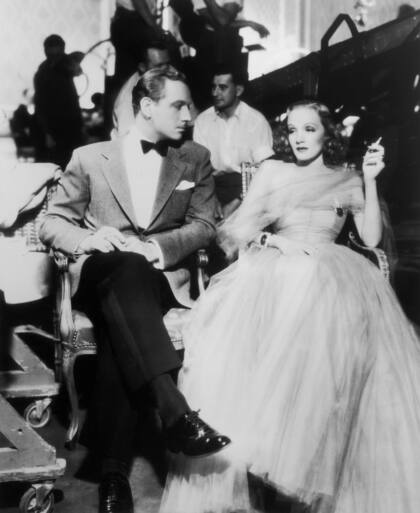Melvyn Douglas y Marlene Dietrich, durante el rodaje de Ángel, de Lubitsch