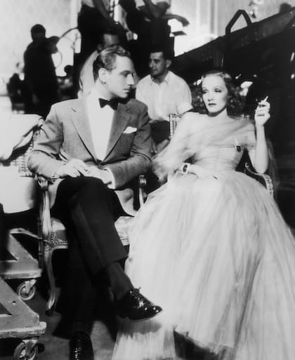 Melvyn Douglas y Marlene Dietrich, en el rodaje de Angel