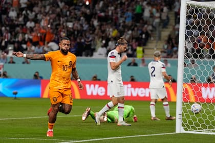 Memphis en el partido de octavos de final contra Estados Unidos (AP Photo/Martin Meissner)