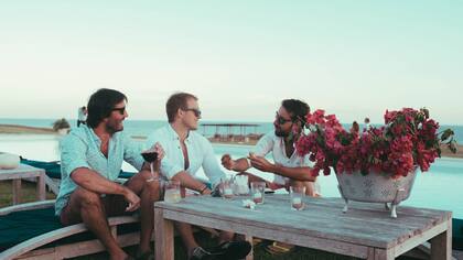 Men in white, cancheros y relajados estos amigos que veranean en el Este: Juan Pablo Recondo, Javier Menendez