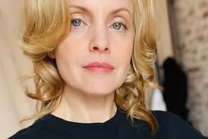 Mena Suvari: cómo impactó su historia como víctima de abusos sexuales en la crianza de su hijo