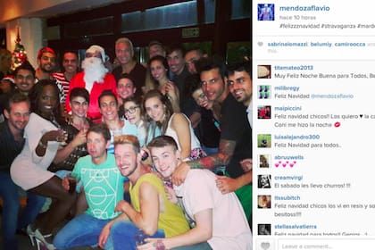 Mendoza con el elenco de Stravaganza