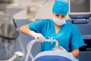 Mendoza intimó con imponer sumarios en caso de renuncias de anestesistas.