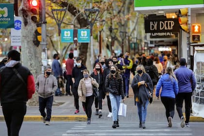 Mendoza no adhirió a las restricciones del decreto presidencial para este fin de semana