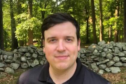 Menking trabaja como tutor para una agencia y también fundó su propia empresa educativa