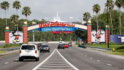 Año tras año, miles de adolescentes viajan a conocer los parques de Disney