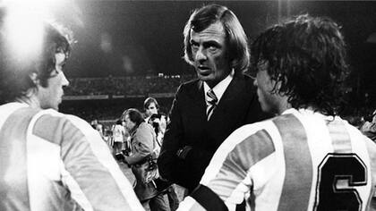 Menotti conversa con Passarella y Olguín en el Mundial 78