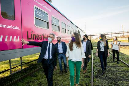 Meoni y Gómez Alcorta recorrieron un coche de pasajeros de la línea San Martín y dos vagones de cargas ploteados con los datos de la línea 144