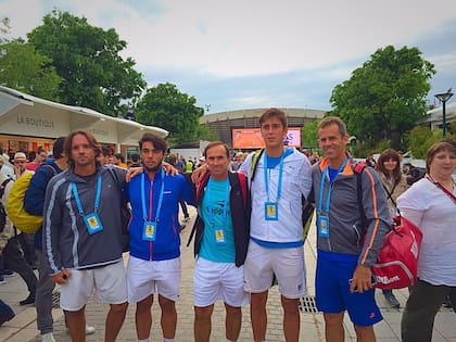 Merbilhaa, Genaro Olivieri, Martín Errecalde, Tomy y Daniel Orsanic, en Roland Garros 2016. Tiempos de junior