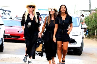 De Mercedes Sarrabayrouse con amigas, al paseo de lujo de Martín Baclini