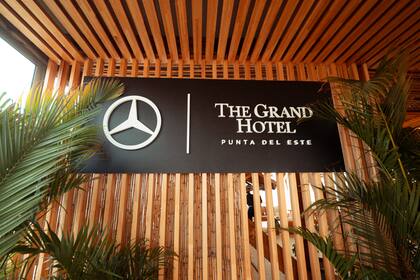 Mercedes-Benz y The Grand Hotel sellaron alianza estratégica en Punta del Este.