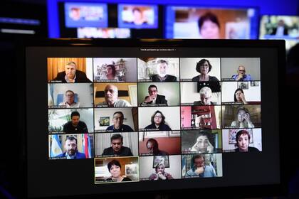 Mercedes Marcó del Pont respondió preguntas de los miembros de la Comisión de Presupuesto y Hacienda, reunida de manera virtual