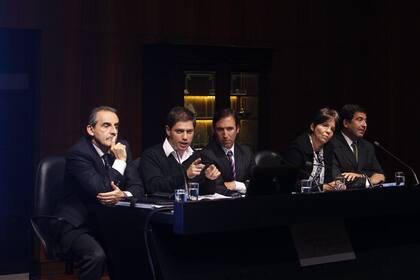 Mercedes Marcó del Pont, Guillermo Moreno, Axel Kicillof, Ricardo Echegaray y Hernán Lorenzino