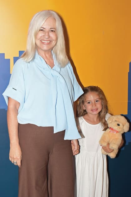 Mercedes Morán dijo presente con una de
sus nietas