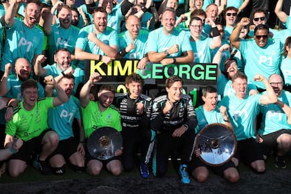 Mercedes sigue apuntado por supuestas irregularidades, pero el equipo y sus pilotos creen que este es su año