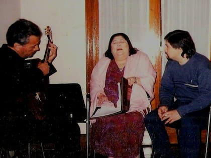 Mercedes Sosa junto a su sobrino Claudio, actual responsable de La Tucumanita