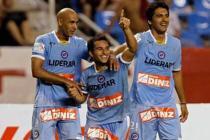 Otras épocas: Mercier y Salcedo escoltan a Franco Niell, en una recordada noche de copa en Río de Janeiro