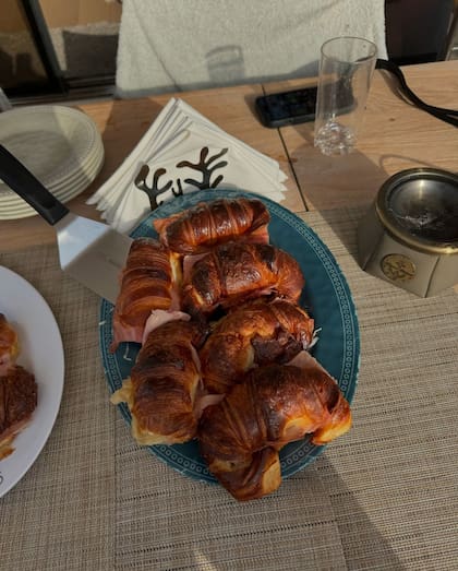 Merienda al estilo argentina y playa, las vacaciones de la pareja en Ibiza (Captura: Instagram)