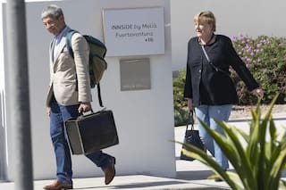 Las vacaciones low cost de Merkel como una turista más en España: vuelo en clase económica y hotel barato