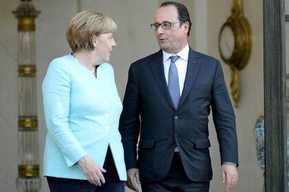 Merkel y Hollande, las dos caras contrapuestas de las negociaciones