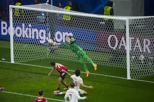 Por un goleador inesperado y una atajada memorable, Turquía derrotó a Austria y avanza en la Eurocopa