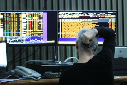 Este lunes cae el Merval y las acciones argentinas