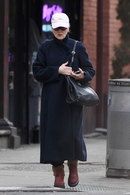 Meryl Streep, abrigadísima, lista para el invierno neoyorkino