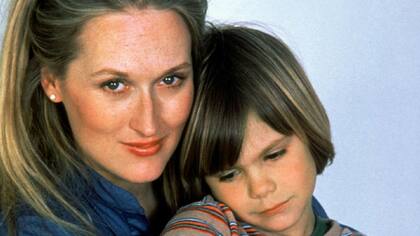 Meryl Streep interpreta a Joanna en Kramer vs. Kramer, una mujer que deja a su esposo y su pequeño hijo, pero 15 meses después regresa súbitamente para pedir la custodia del pequeño