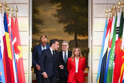 Merz, Macron, Starmer y Meloni en una cumbre en París
