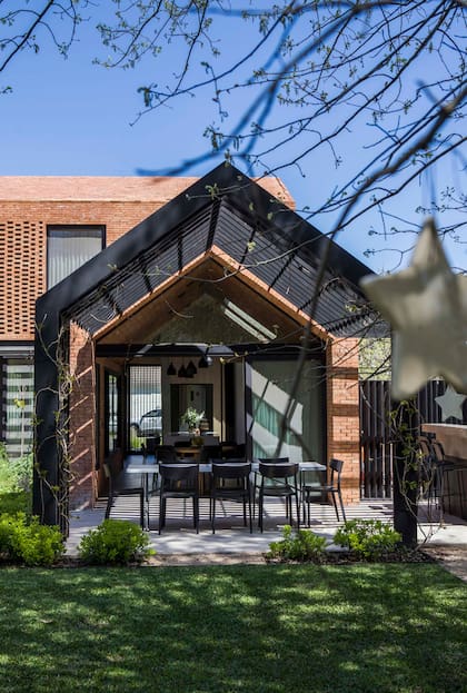 Mesa y sillas de hierro (El Yeite).