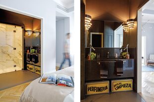 Mesada con dos bachas de granito ‘Negro Brasil’ y dos canillas ‘Axor’ (Philippe Starck). En los laterales, lámparas cromadas art déco que dan luz puntual.