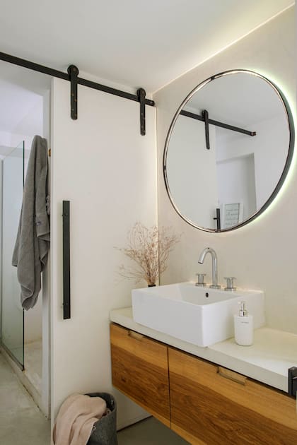 Mesada de hormigón alisado y mueble de petiribí macizo.