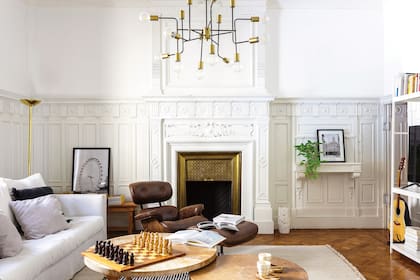 Mesas con tapa de pergamino (El Postigo). Alfombras (Ilo).