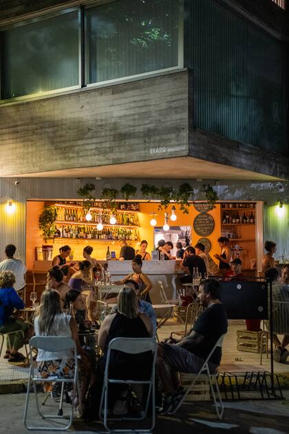 Mesas en la ochava de Vereda adentro.