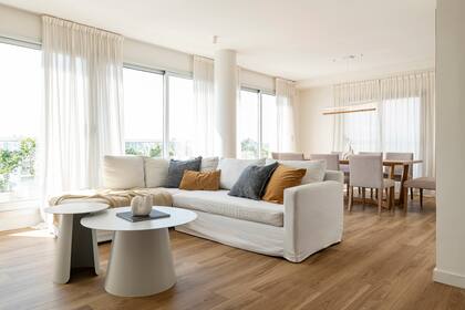 Mesas ratonas (Cumulo), almohadones (Philomena) y objetos (Brambo)